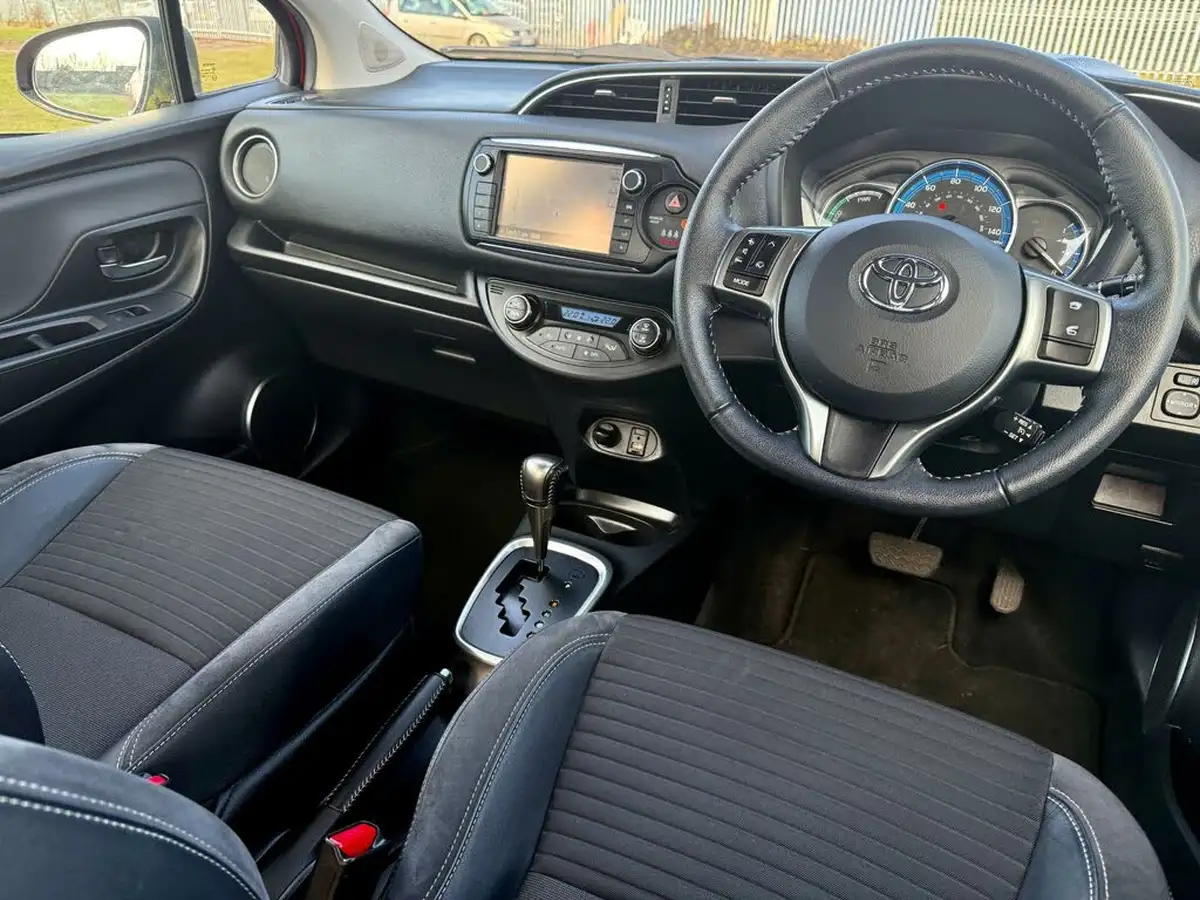 2015-toyota-yaris-15-vvt-i-excel-hybrid-15in-big-1