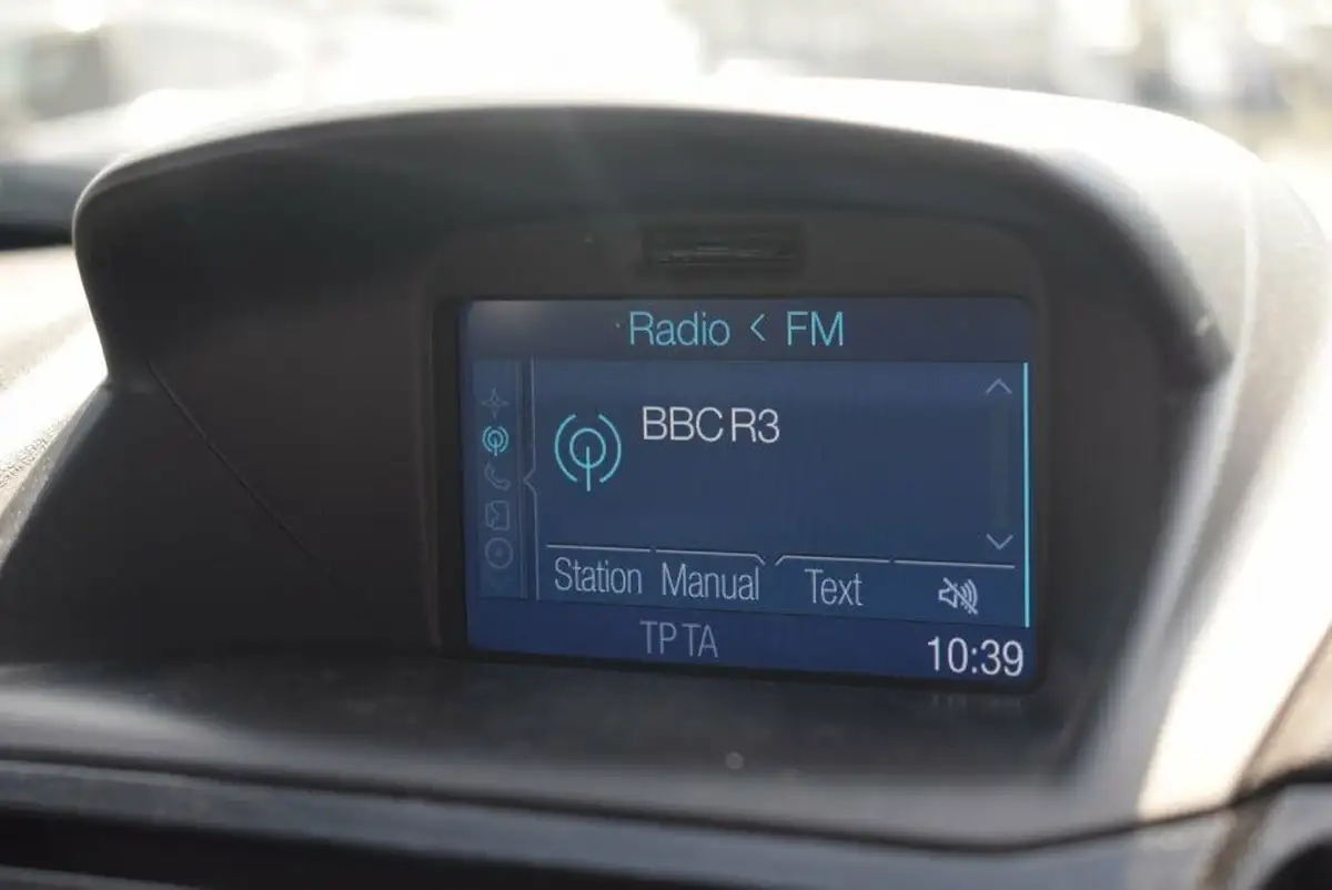 2016-ford-fiesta-10t-zetec-100ps-ecoboost-ss-5d-big-3