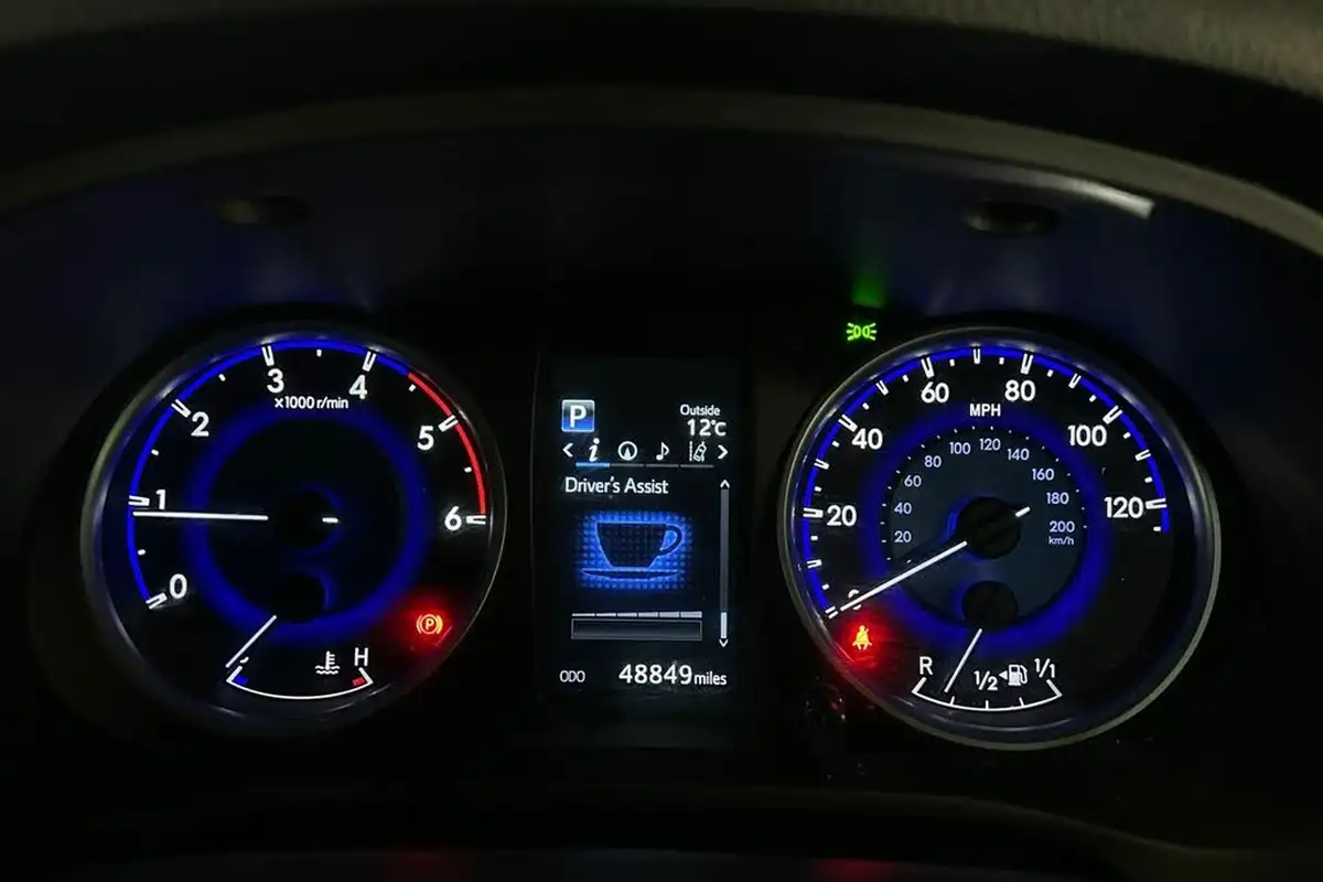 2018-toyota-hi-lux-24d-invincible-ss-auto-big-9
