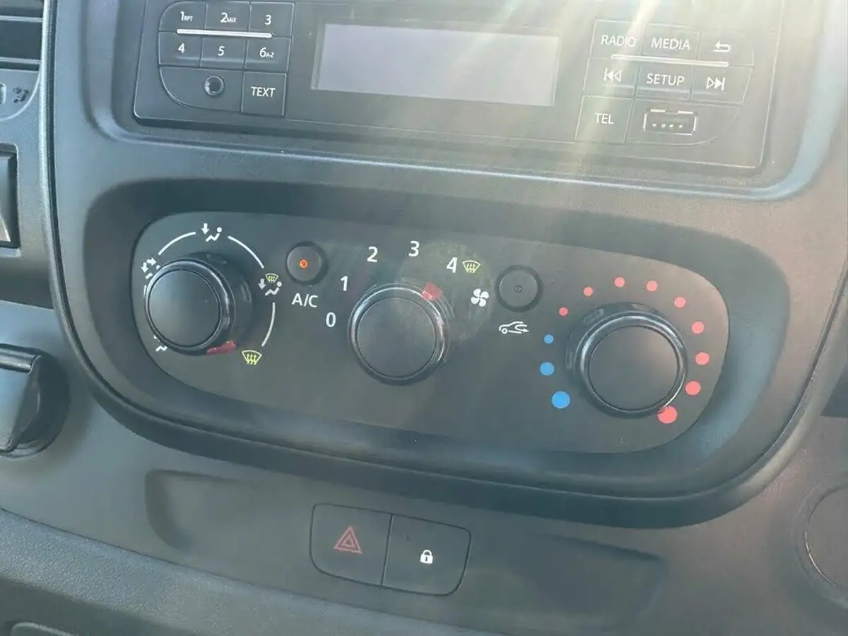 2019-renault-trafic-16dci-sl27-120-business-panel-big-24