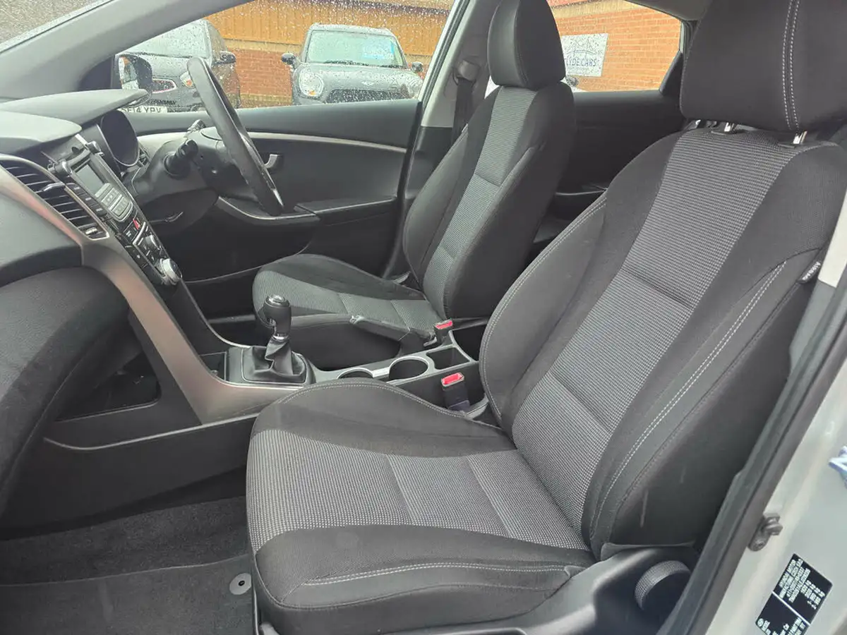2014-hyundai-i30-14-classic-5d-big-47
