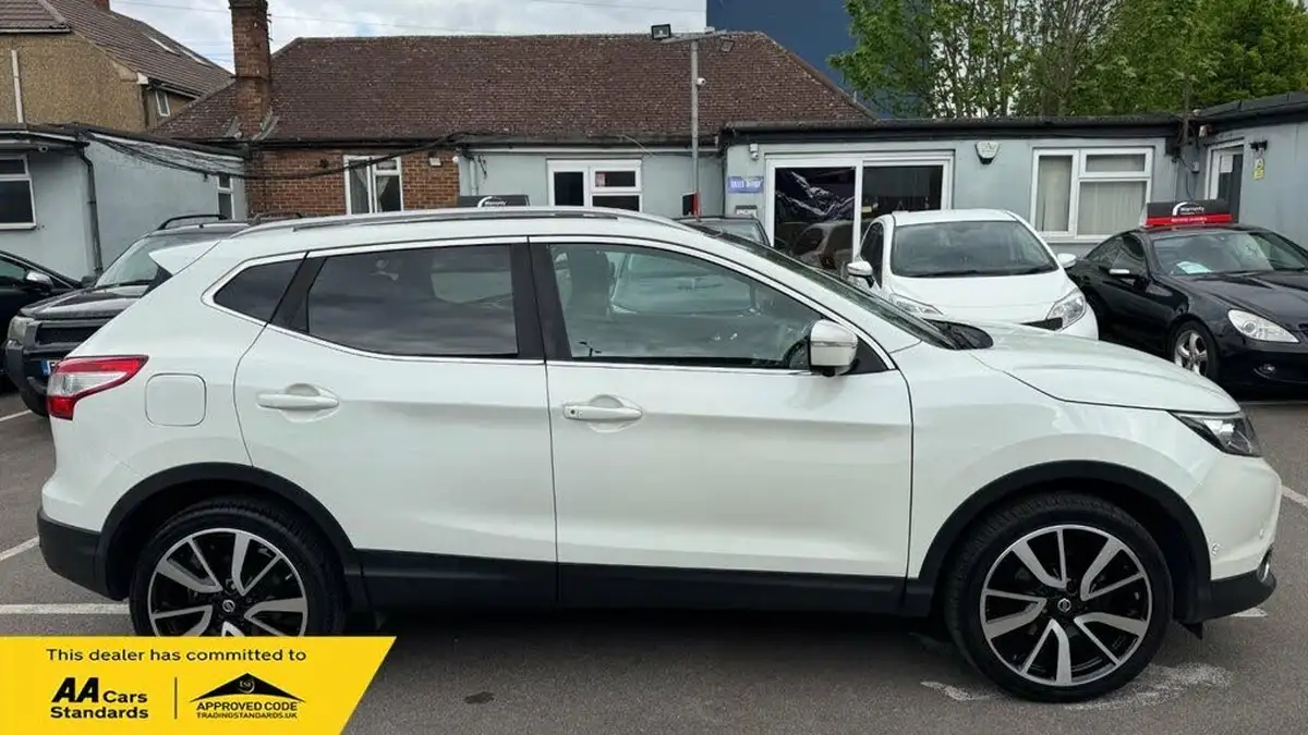 2015-nissan-qashqai-15dci-tekna-big-5