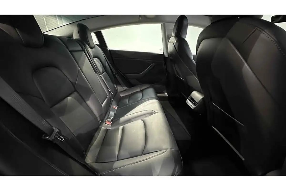 2020-tesla-model-3-e-performance-big-21