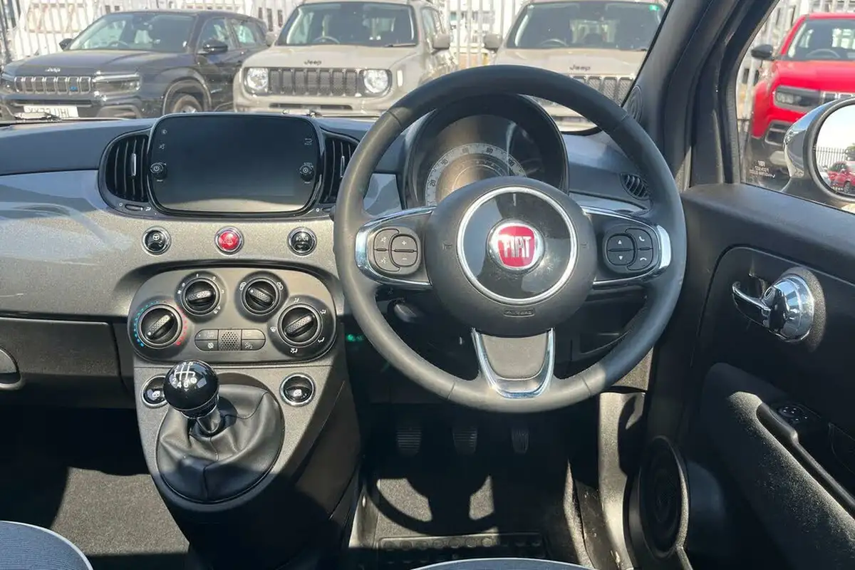 2021-fiat-500-10-lounge-big-7