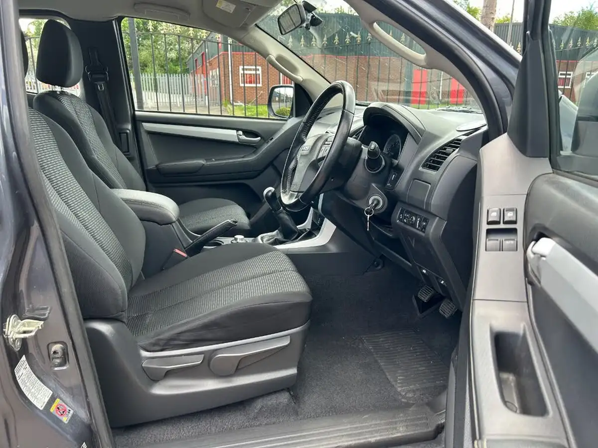 2017-isuzu-d-max-19td-yukon-double-pickup-big-8