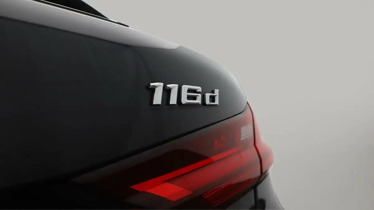 2022-bmw-1-series-15td-116d-sport-dct-big-22