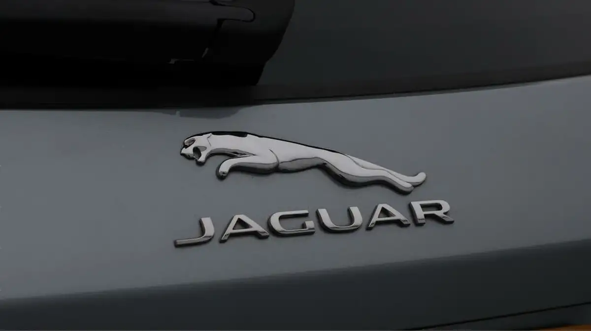 2020-jaguar-f-pace-20-i4d-chequered-flag-180ps-big-22