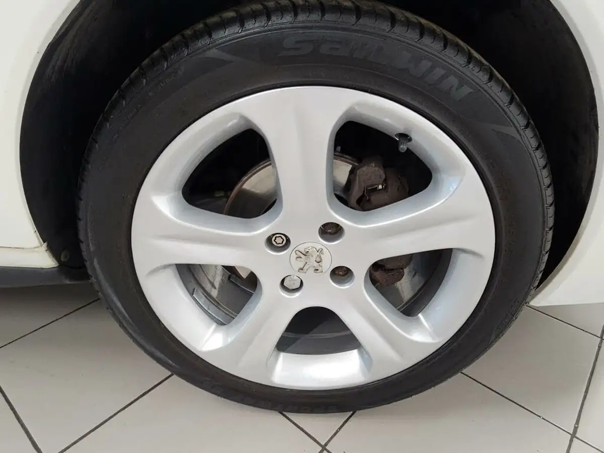 2012-peugeot-3008-crossover-16e-hdi-allure-big-36