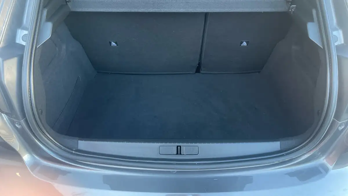 2022-peugeot-208-12-puretech-active-premium-100ps-big-18