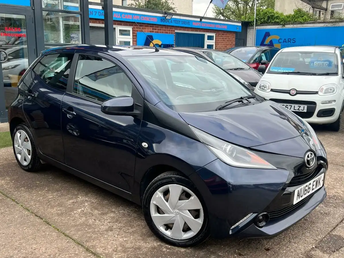 2016-toyota-aygo-10-vvt-i-x-play-68bhp-5d-big-43