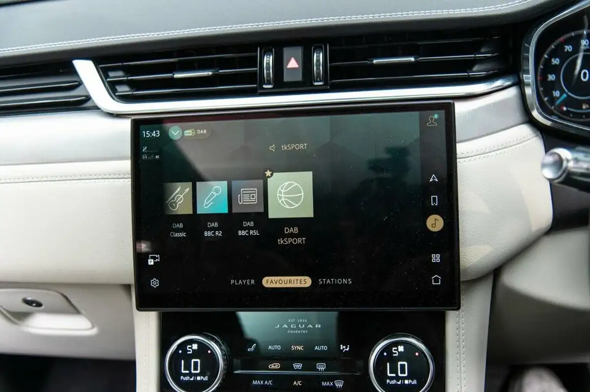 2021-jaguar-f-pace-20-p250-r-dynamic-se-big-28