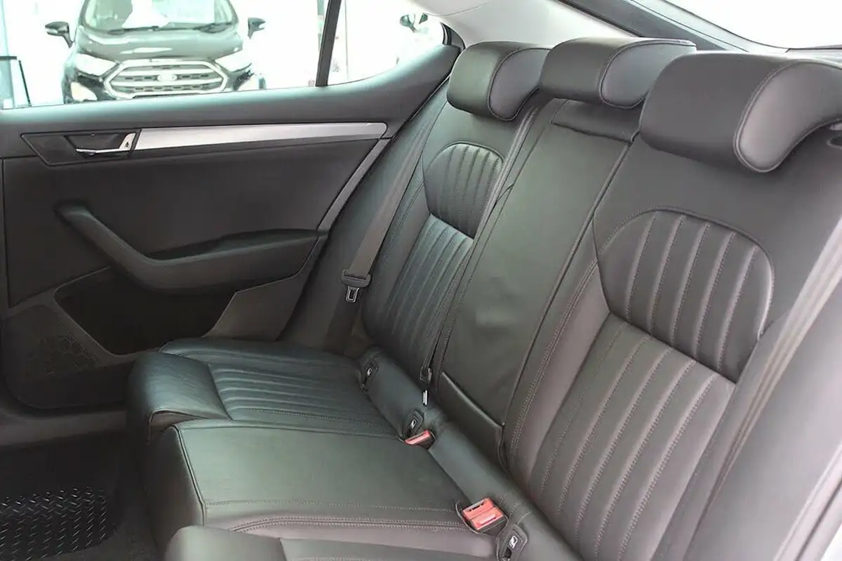 2015-skoda-superb-20tdi-scr-se-l-executive-190ps-hatchback-big-25
