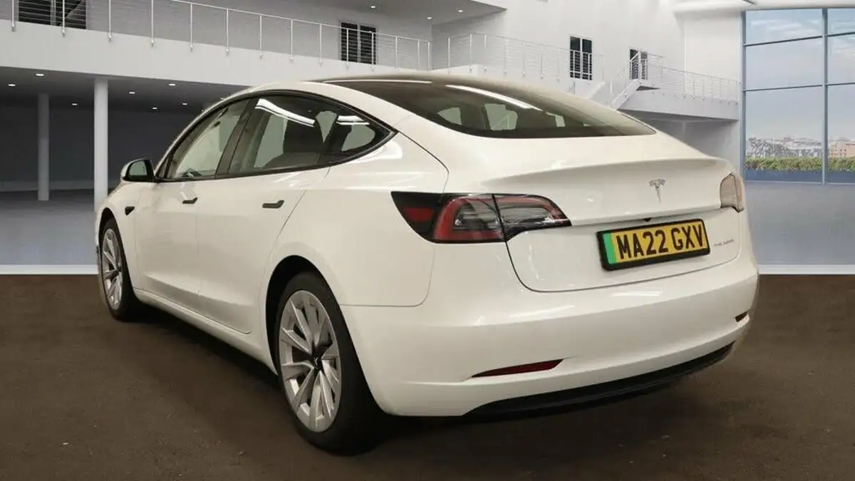 2022-tesla-model-3-e-long-range-big-1