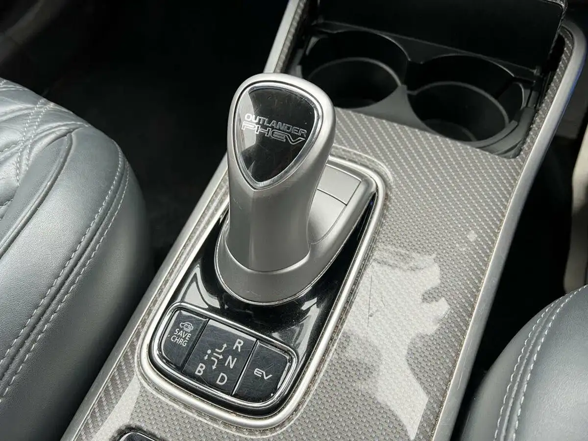 2018-mitsubishi-outlander-24-5h-phev-big-35