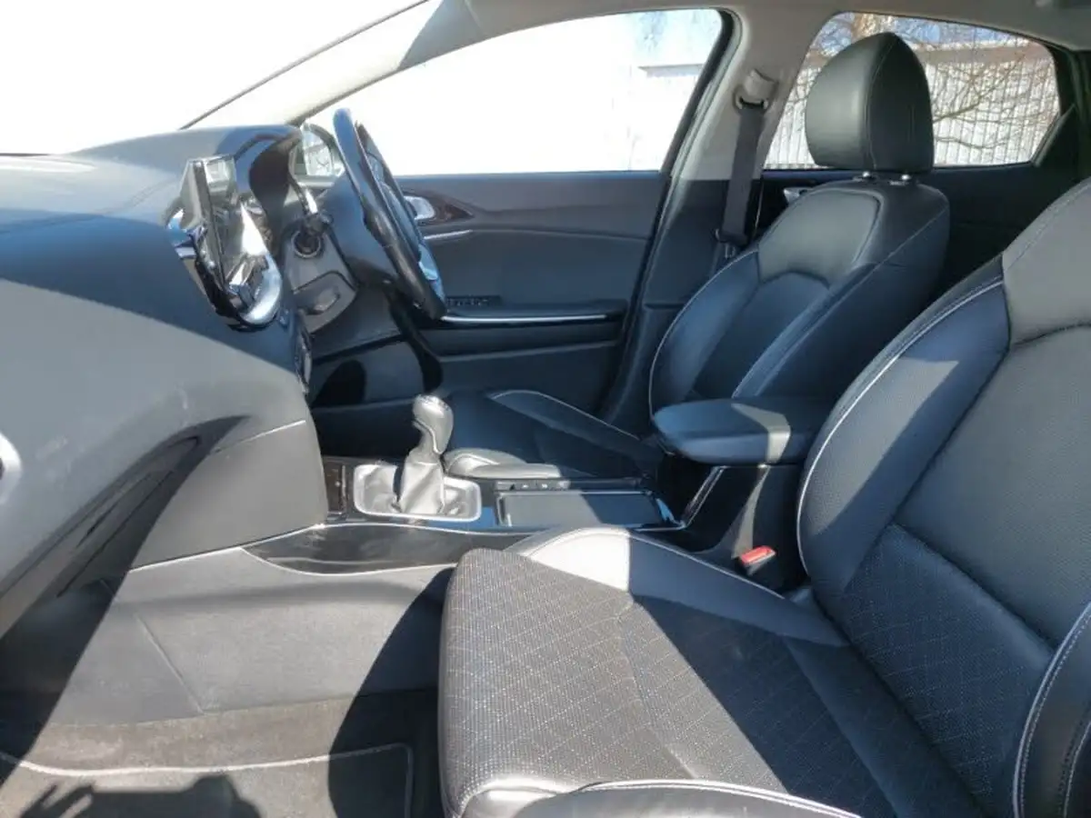 2022-kia-xceed-15-t-gdi-4-big-6