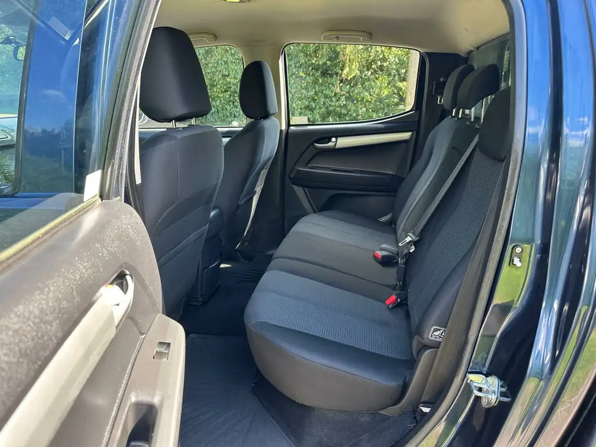 2016-isuzu-d-max-25td-yukon-huntsman-auto-big-5