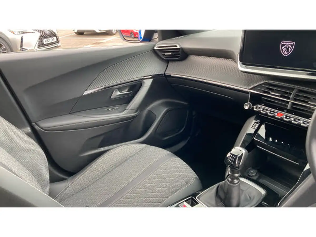 2023-peugeot-2008-suv-12-puretech-allure-big-13