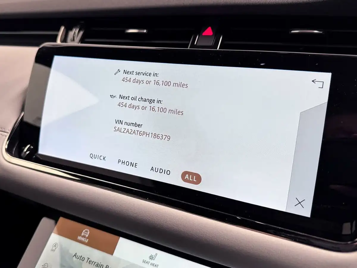 2022-land-rover-range-rover-evoque-15-p300e-r-dynamic-se-big-45
