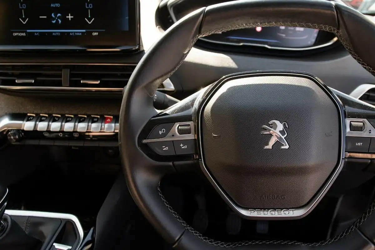2022-peugeot-3008-suv-15-bluehdi-allure-premium-big-17