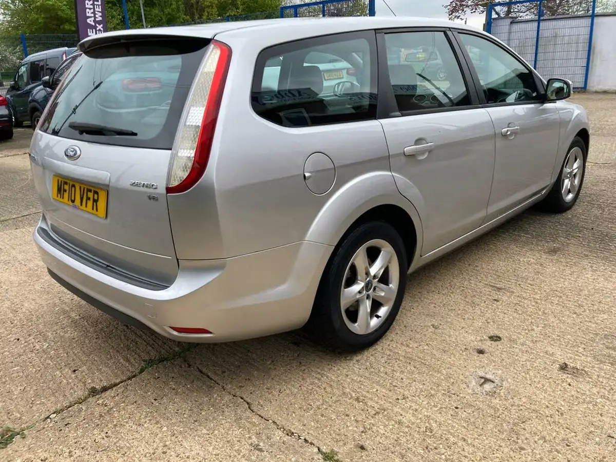 2010-ford-focus-16-titanium-estate-big-7