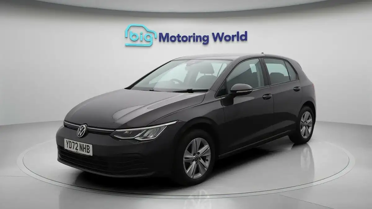 2022-volkswagen-golf-20tdi-life-hatchback-big-3