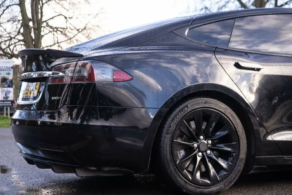 2018-tesla-model-s-e-100d-big-42