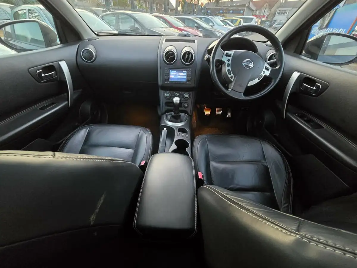 2010-nissan-qashqai-16-tekna-ss-big-2