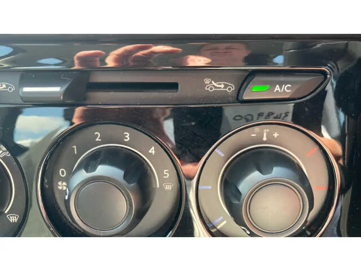 2017-citroen-c3-12-edition-big-24