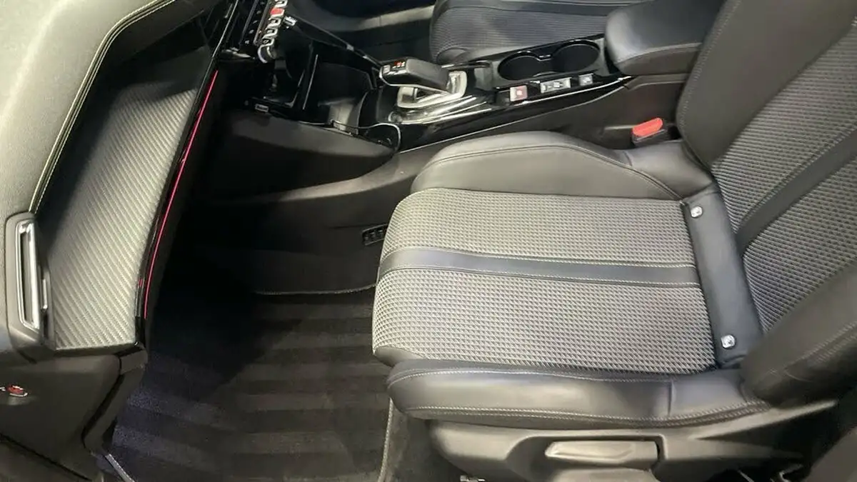 2022-peugeot-2008-suv-e-gt-big-16