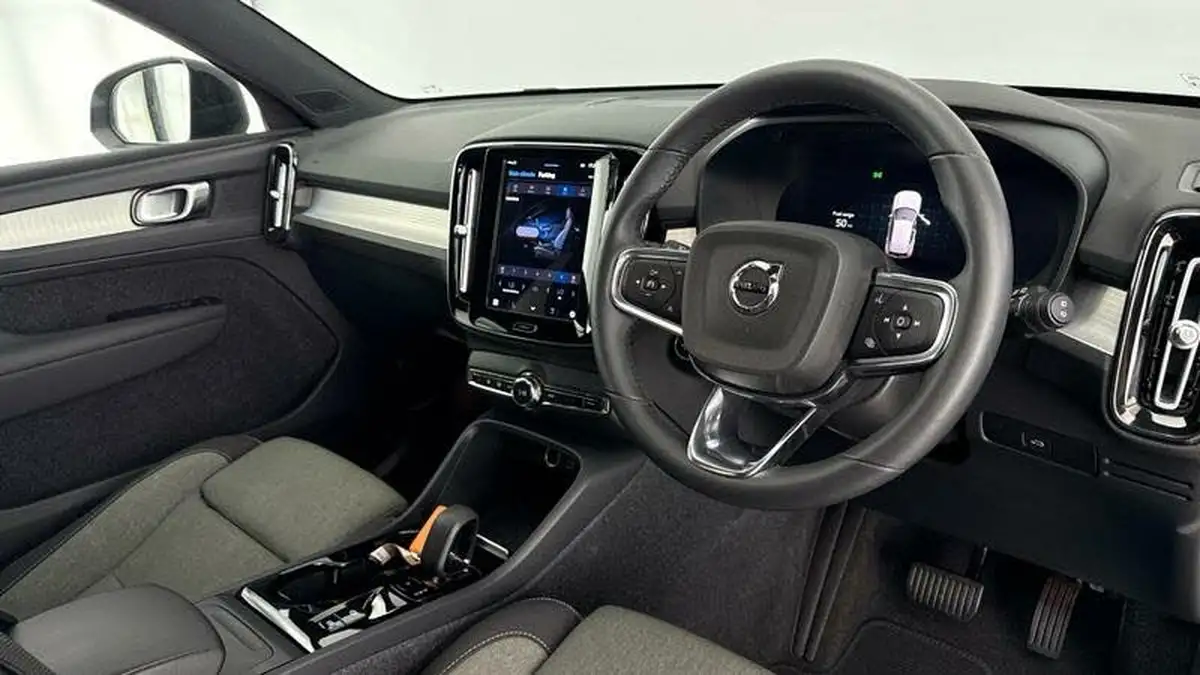 2024-volvo-xc40-20-b3-plus-big-5