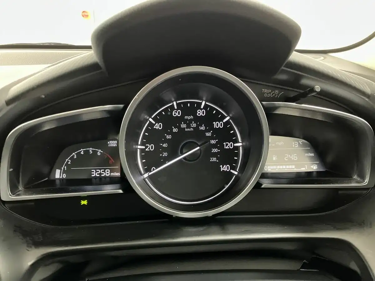 2024-mazda-mazda2-15-e-skyactiv-g-exclusive-line-big-13