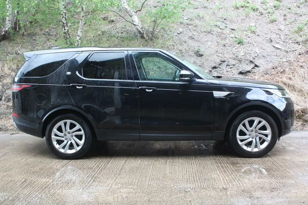 2017-land-rover-discovery-20sd4-hse-240ps-awd-station-wagon-5d-auto-big-5