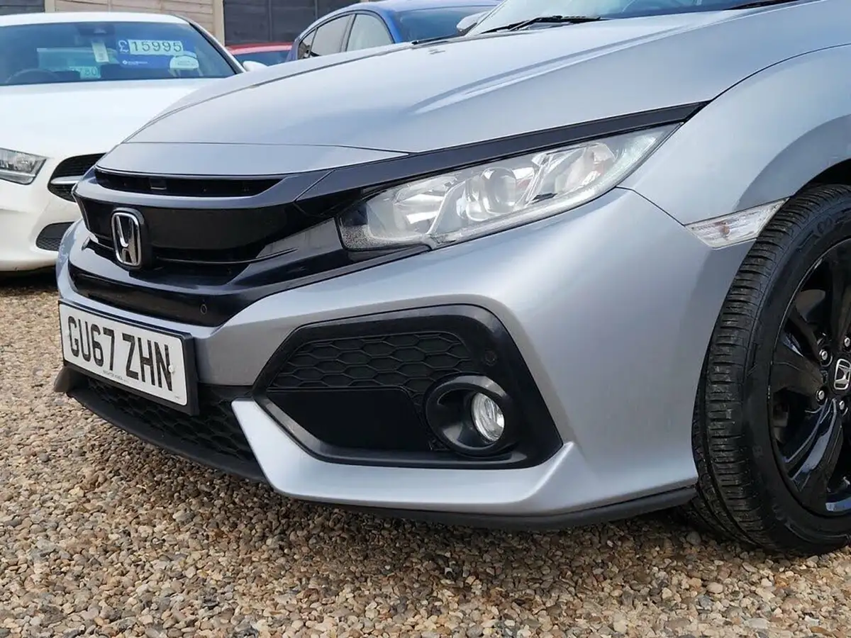 2017-honda-civic-10-vtec-turbo-sr-cvt-big-3