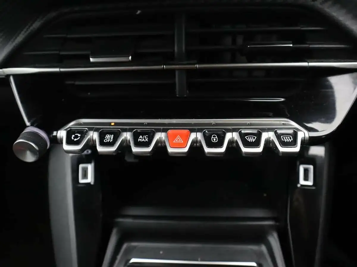 2023-peugeot-208-12-puretech-allure-premium-130ps-eat8-big-19
