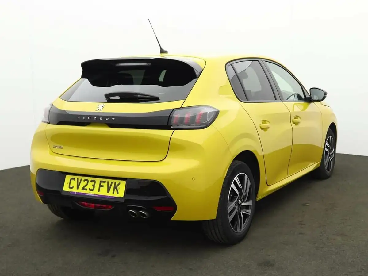 2023-peugeot-208-12-puretech-allure-premium-130ps-eat8-big-4