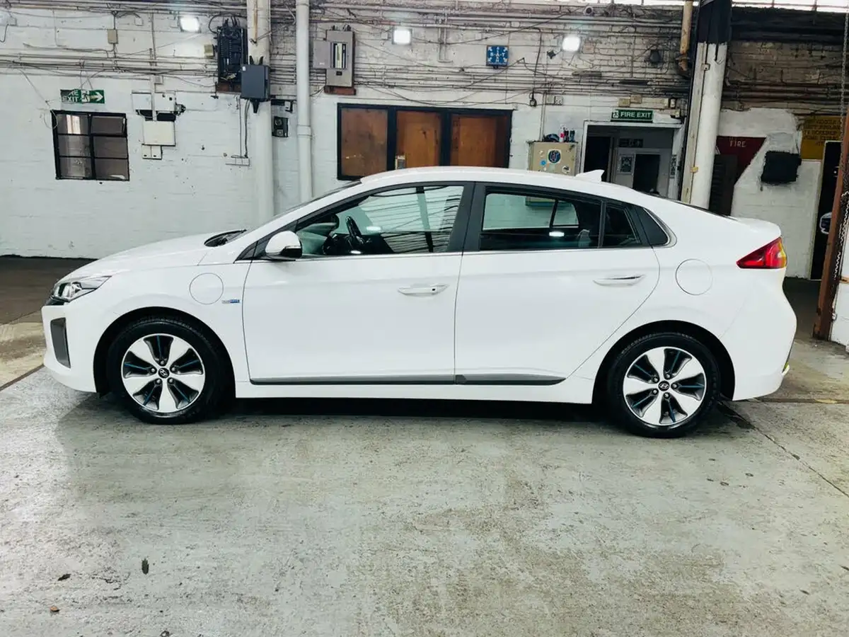 2017-hyundai-ioniq-16-gdi-premium-se-plug-in-hybrid-big-7