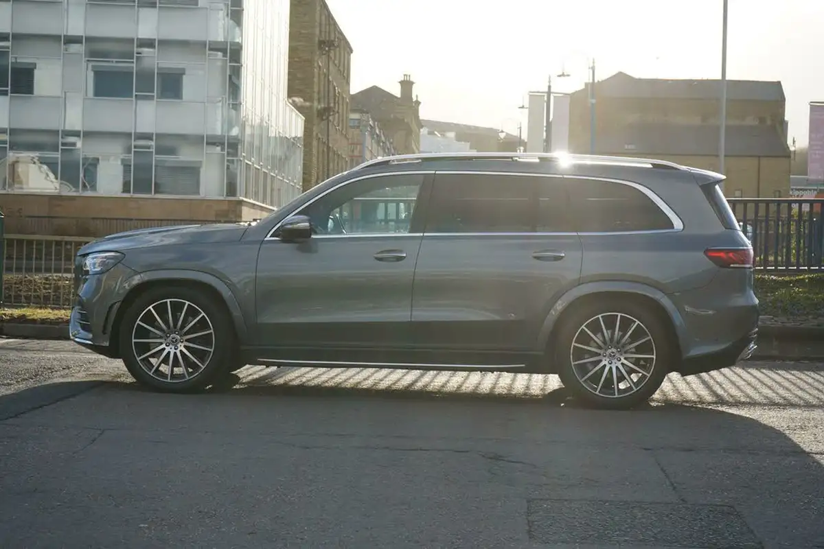 2021-mercedes-benz-gls-class-29d-gls400d-amg-line-premium-plus-big-8