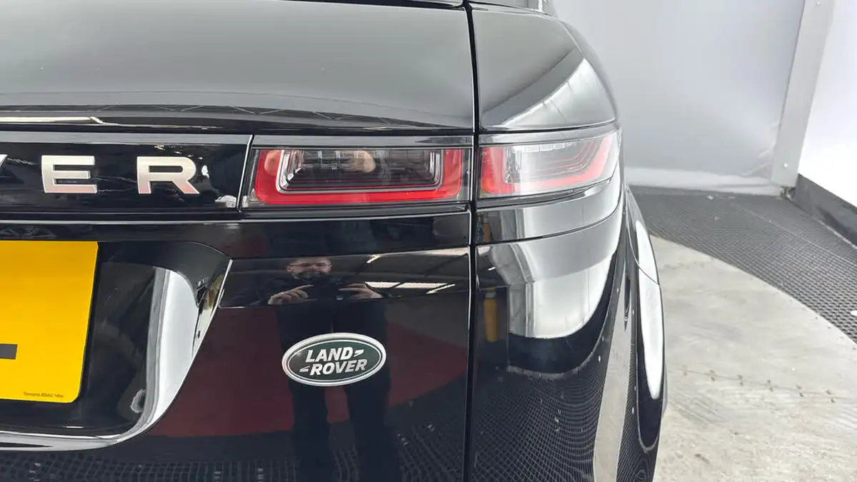 2019-land-rover-range-rover-evoque-20-p200-se-big-21
