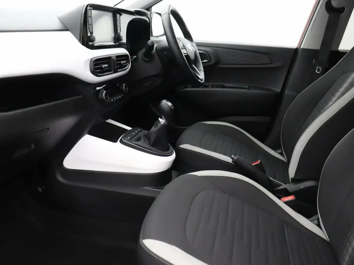 2022-hyundai-i10-12-premium-big-21