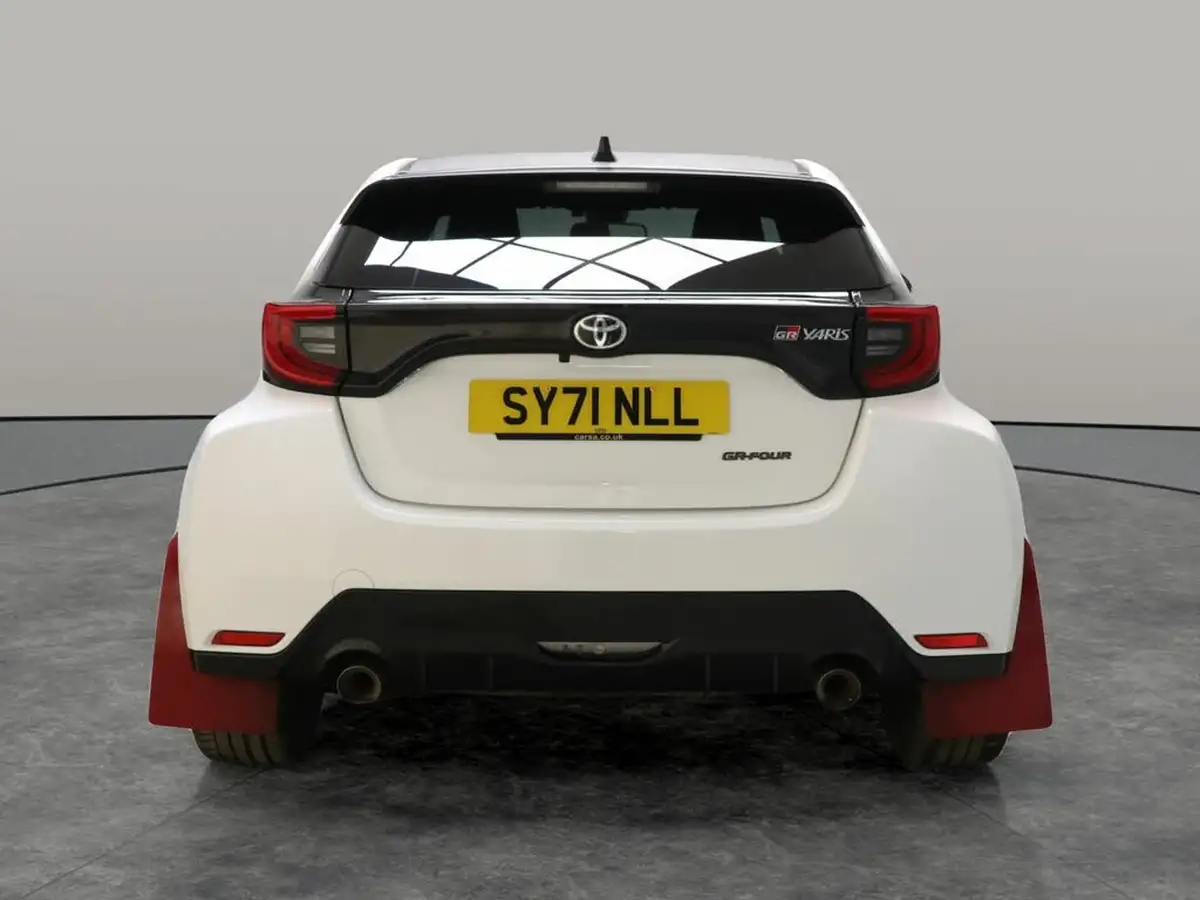 2021-toyota-yaris-16-gr-circuit-pack-big-11
