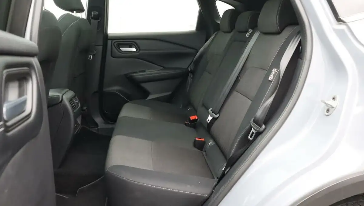 2021-nissan-qashqai-13-dig-t-premiere-edition-140ps-big-16