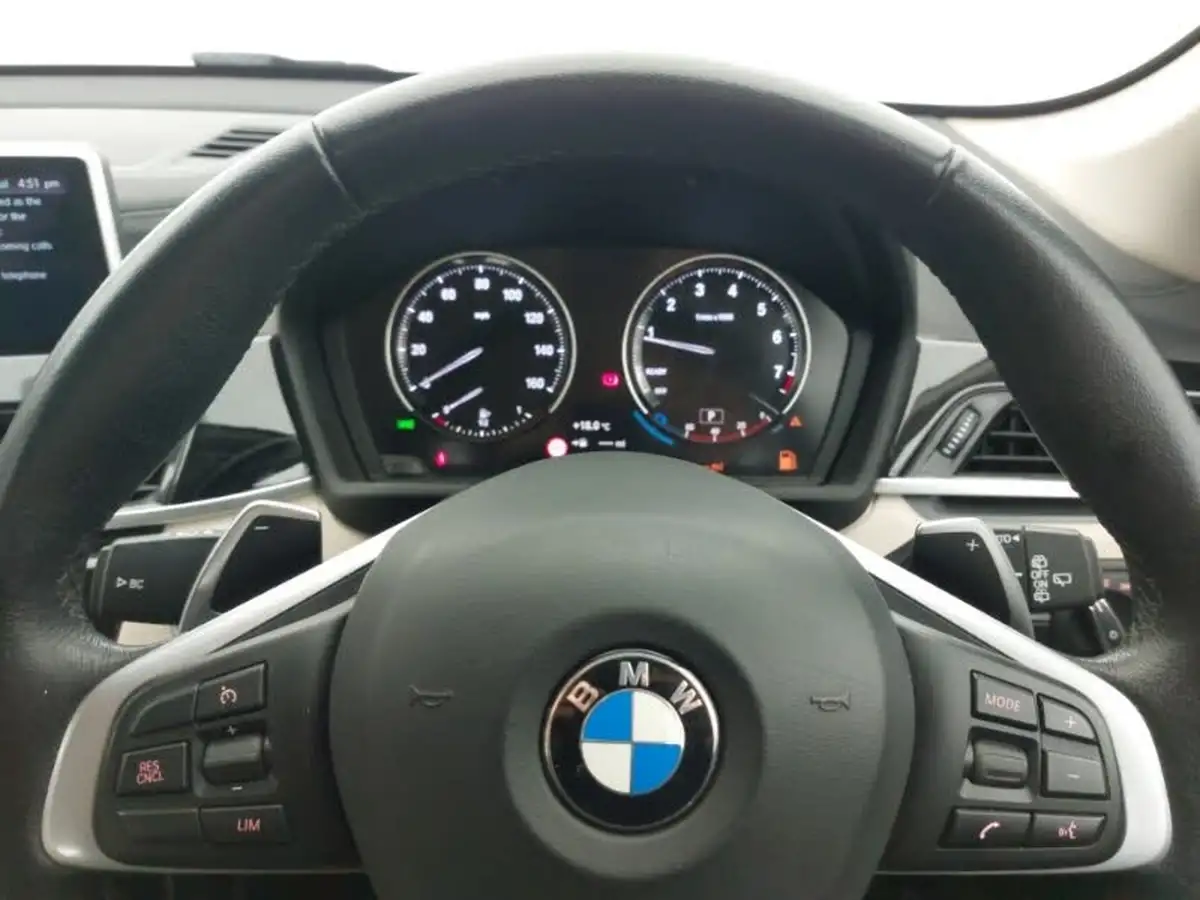 2020-bmw-x1-20-sdrive-20i-xline-big-18