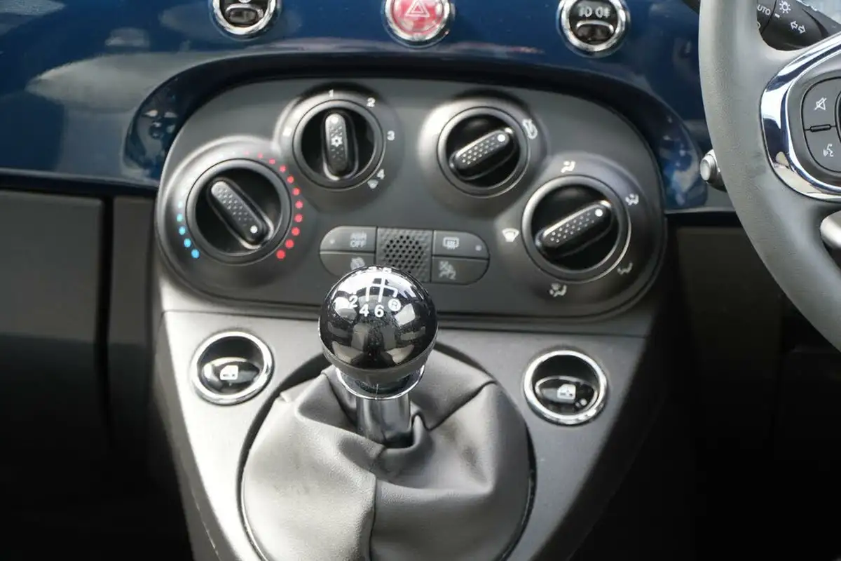 2022-fiat-500-10-dolcevita-big-15