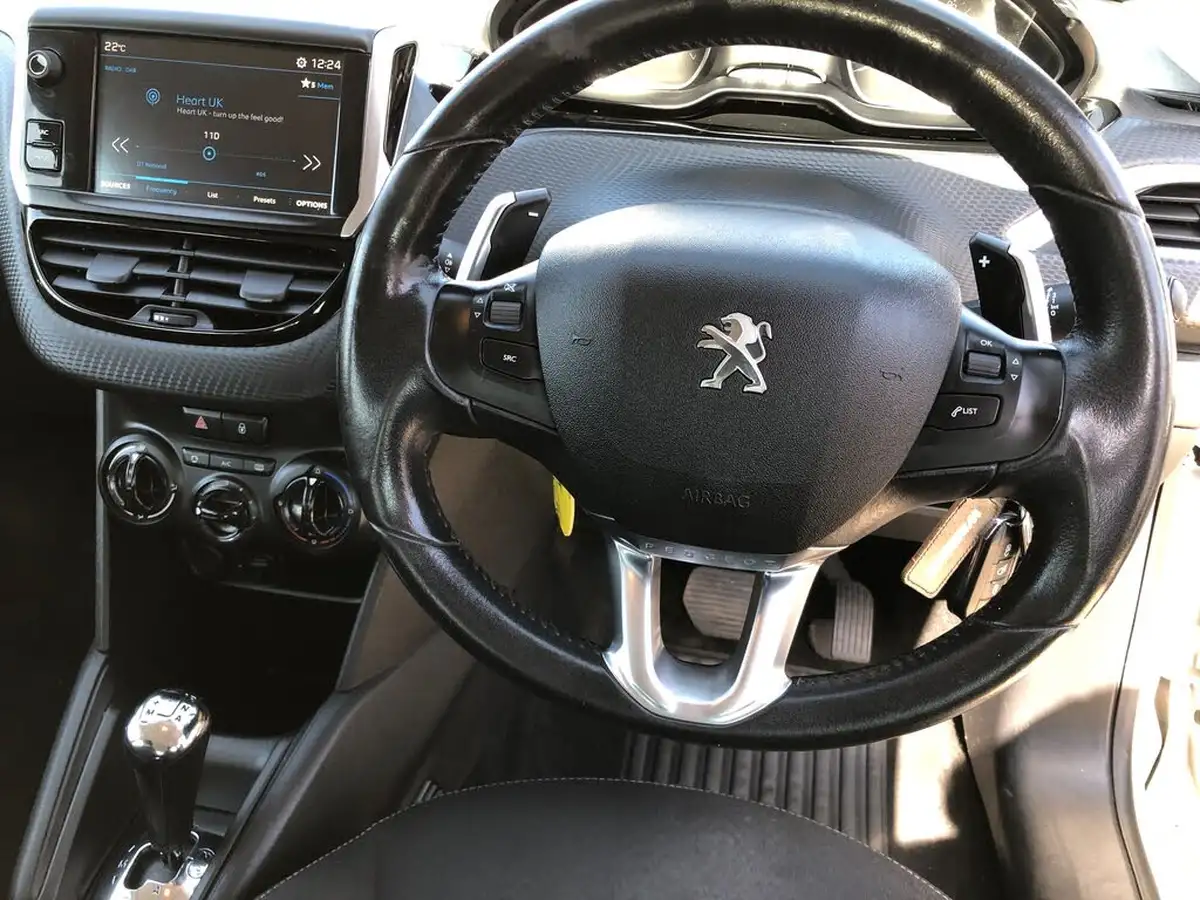 2018-peugeot-208-12-puretech-active-82bhp-ss-etg5-big-8