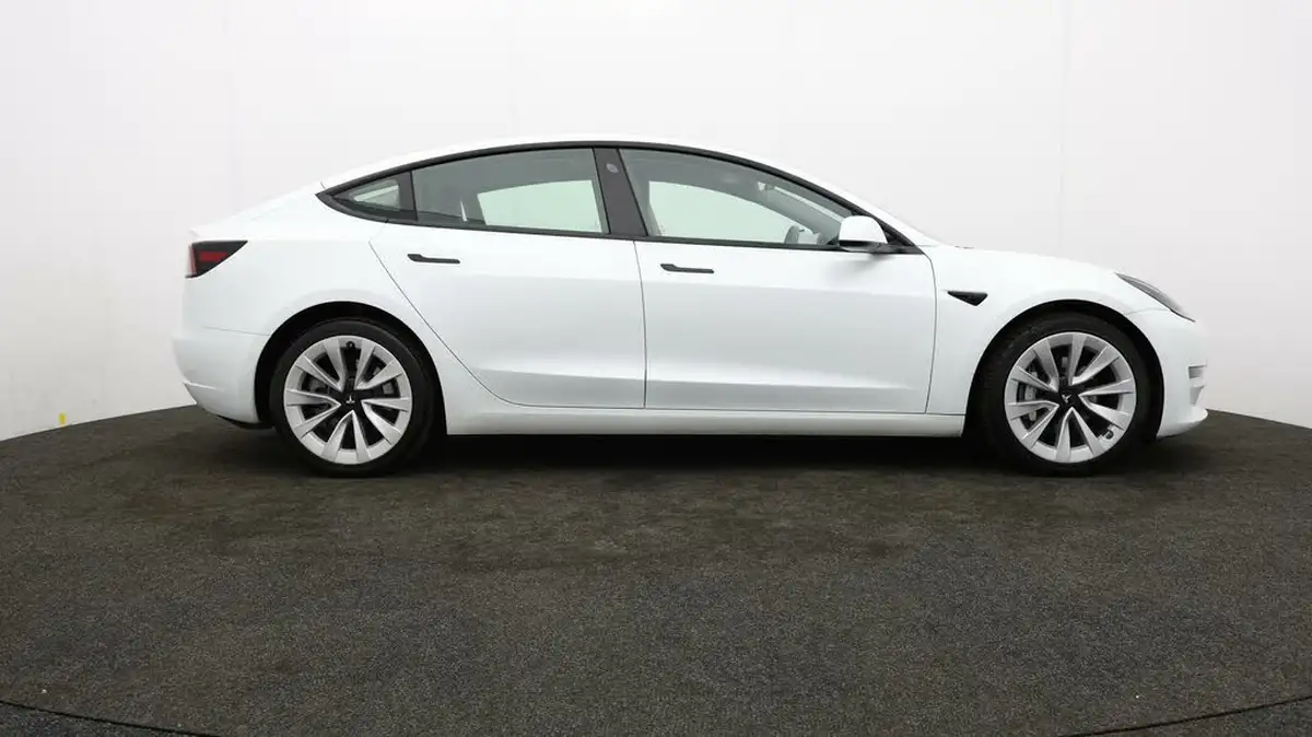 2021-tesla-model-3-e-long-range-awd-big-7