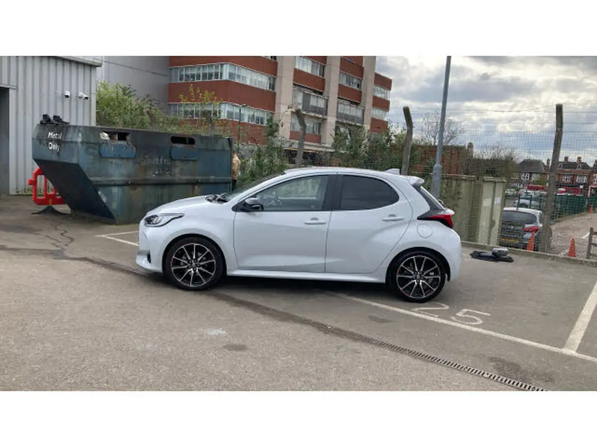 2023-toyota-yaris-15-vvt-i-gr-sport-114bhp-big-16
