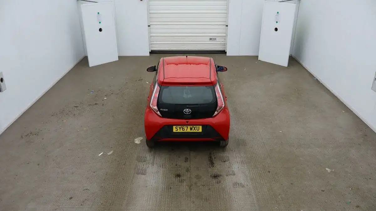 2017-toyota-aygo-10-vvt-i-x-play-71bhp-5d-big-5
