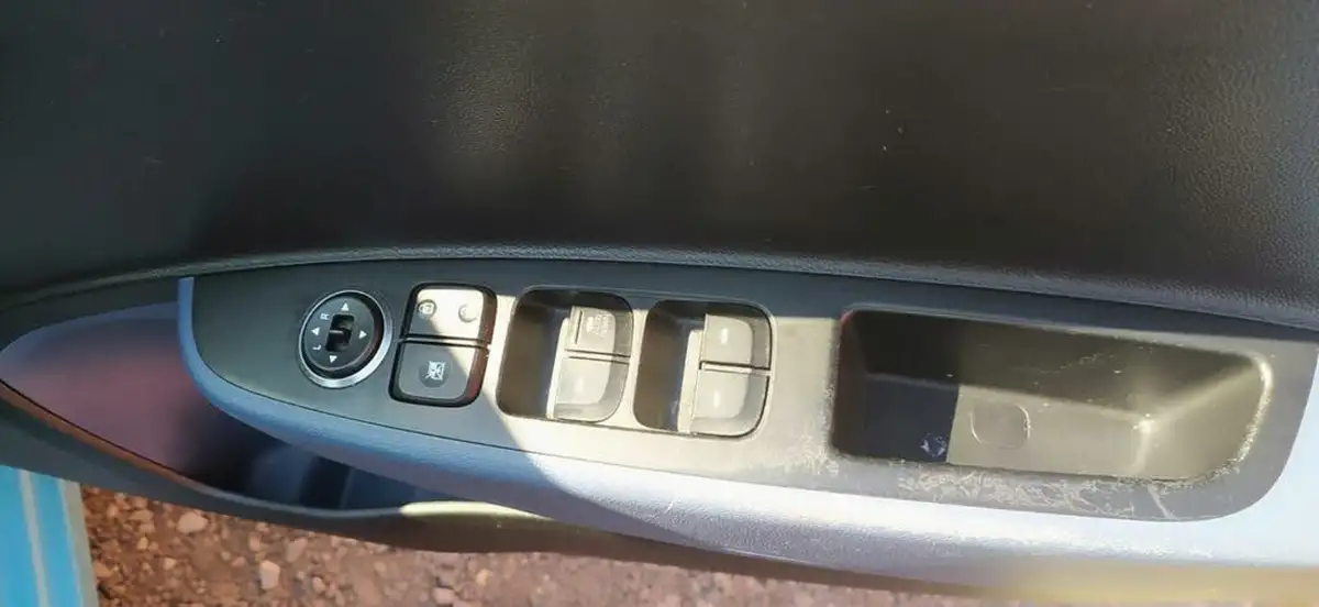 2014-hyundai-i10-10-se-big-21