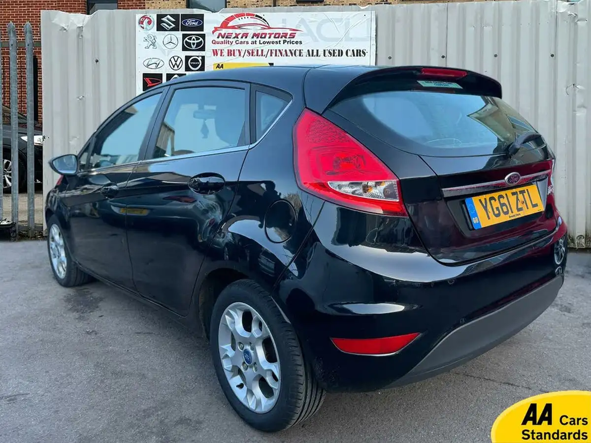 2011-ford-fiesta-125-zetec-5d-big-5