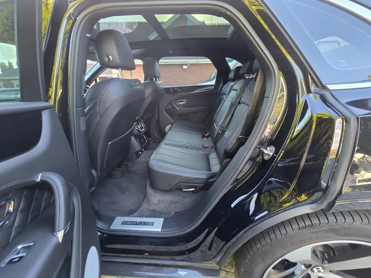 2019-bentley-bentayga-40-v8-big-16